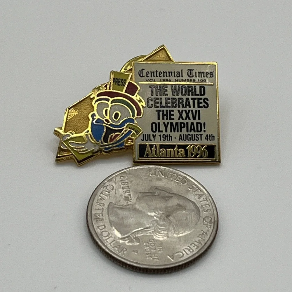 1996 Atlanta Summer Olympics Centennial Times Newspaper Press Izzy Lapel Hat Pin